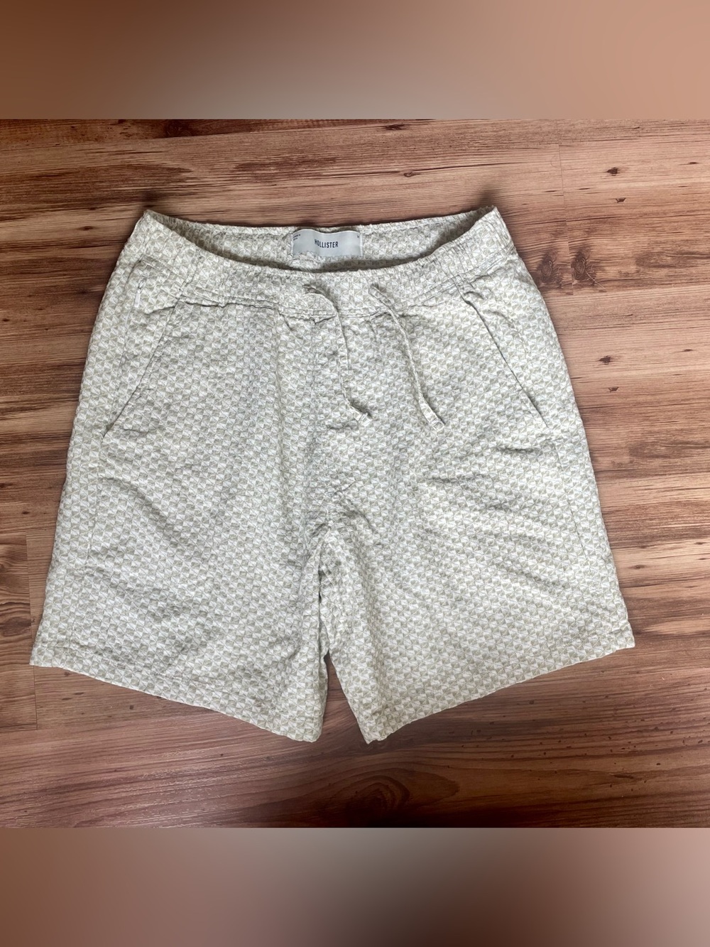 Hollister Men’s Textured Cotton Shorts Size M Cream Pull-On Casual